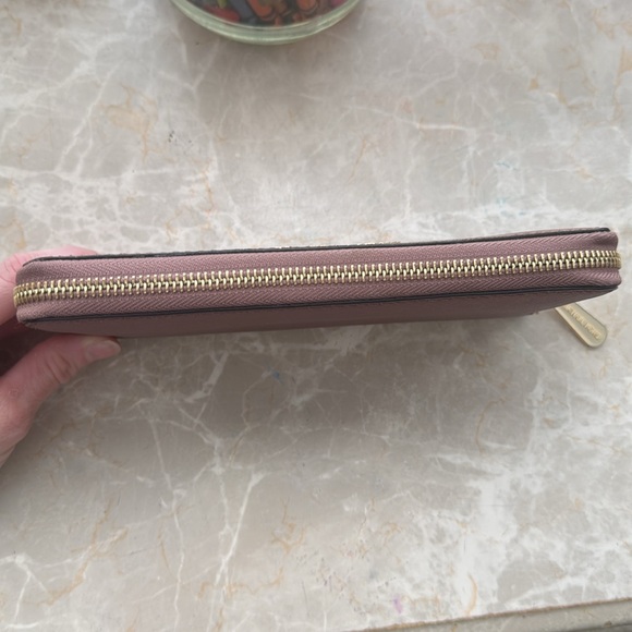 Michael Kors wallet - Picture 5 of 13